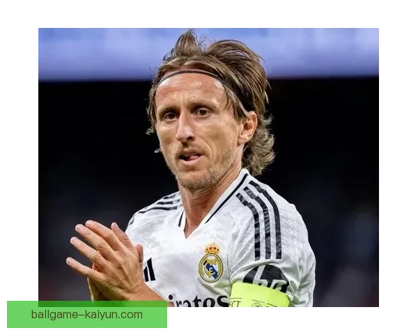 莫德里奇在皇马表现稳健，继续为球队贡献关键指导和经验。