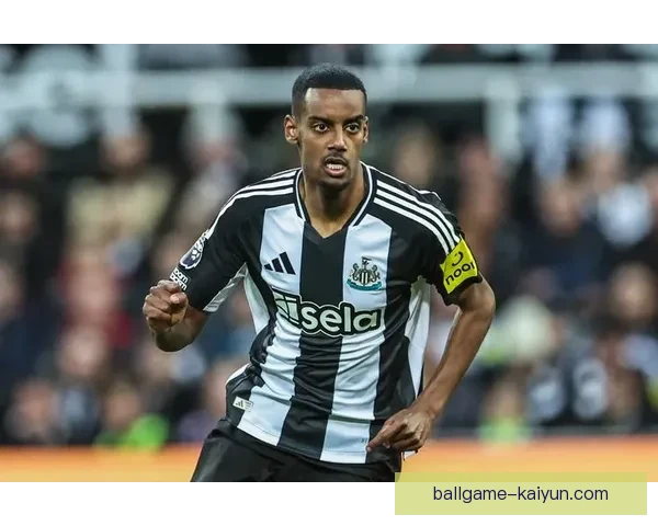 伊萨克在国家队的表现持续提升，备受关注。